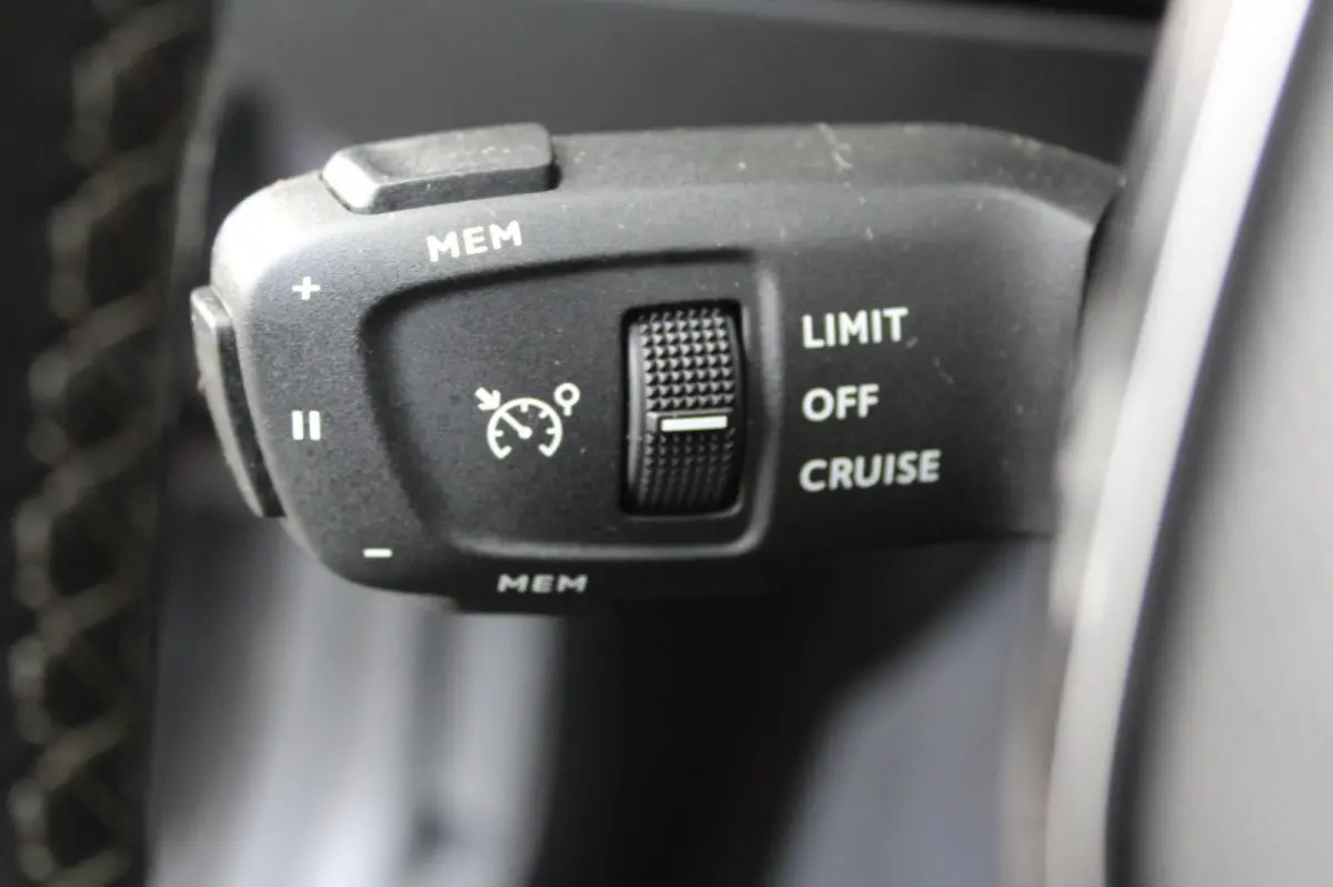 1.2 PureTech Allure Pack 131PK | Parkeercamera | Carplay | Climate Control | LMV | NAVI