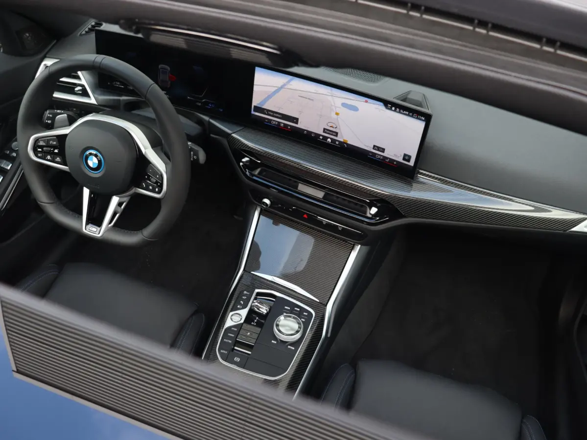 330e | M Sportpakket Pro | Panodak | Head-Up | Trekhaak | Driving Assistant Prof. | Parking Assitant Plus | Harman Kardon | Comfort Access | Elektr. Stoelen | SOH 100% | 19'' LMV