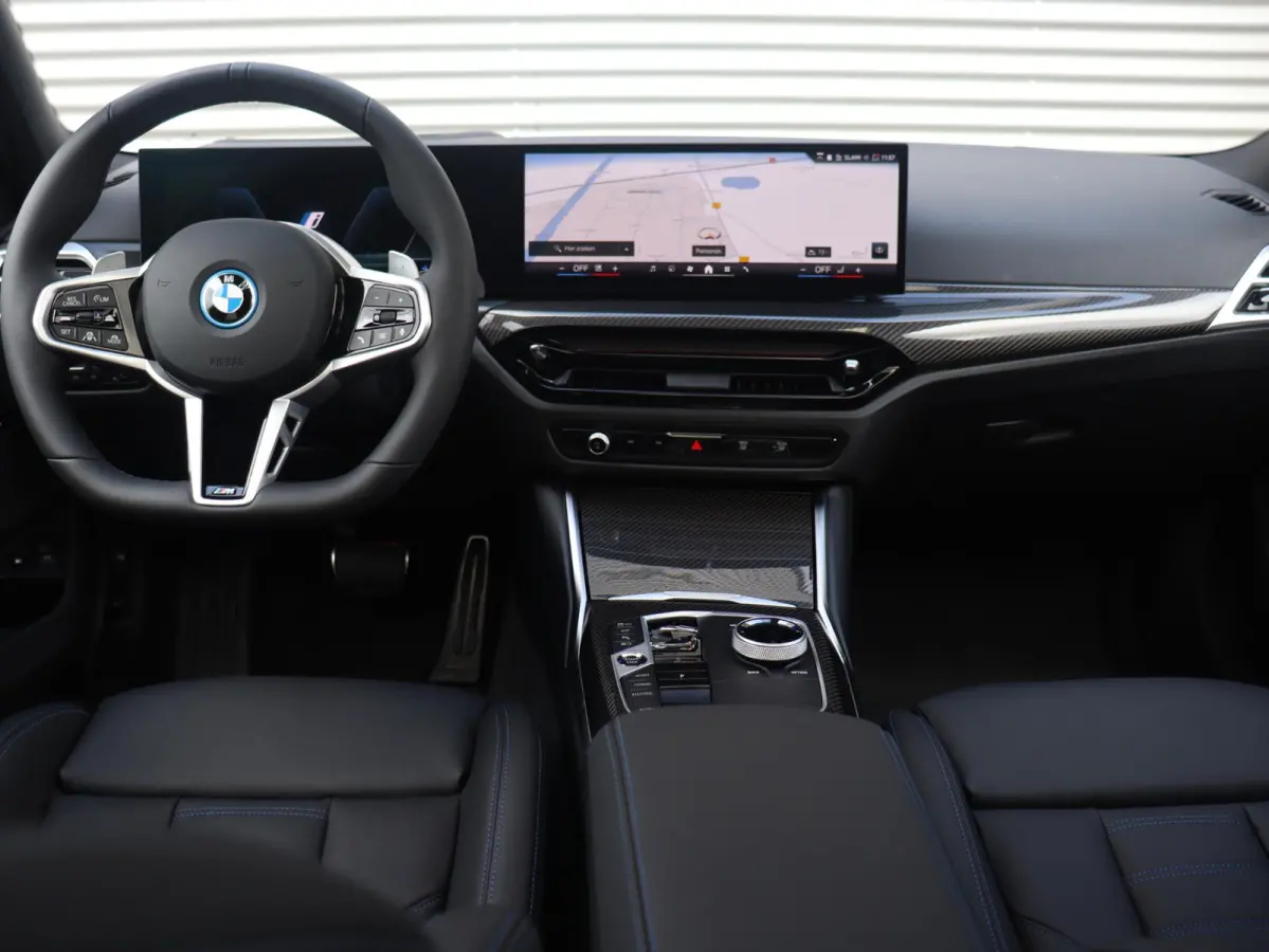 330e | M Sportpakket Pro | Panodak | Head-Up | Trekhaak | Driving Assistant Prof. | Parking Assitant Plus | Harman Kardon | Comfort Access | Elektr. Stoelen | SOH 100% | 19'' LMV