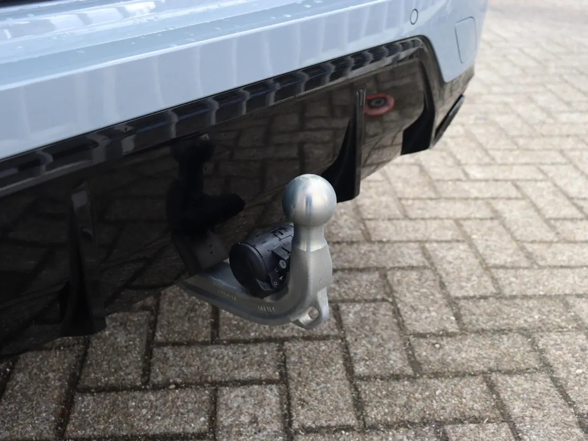330e | M Sportpakket Pro | Panodak | Head-Up | Trekhaak | Driving Assistant Prof. | Parking Assitant Plus | Harman Kardon | Comfort Access | Elektr. Stoelen | SOH 100% | 19'' LMV