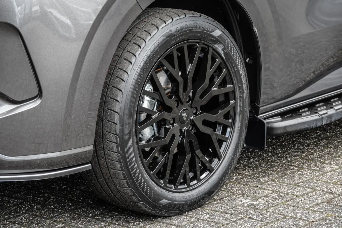 L2H1 Dubbel Cabine 2.5PHEV 233Pk Aut. | Limited | Plug In Hybrid | 360° Camera | 2x Schuifdeur | Spoilerpack | 19'' | Magnetic Grey