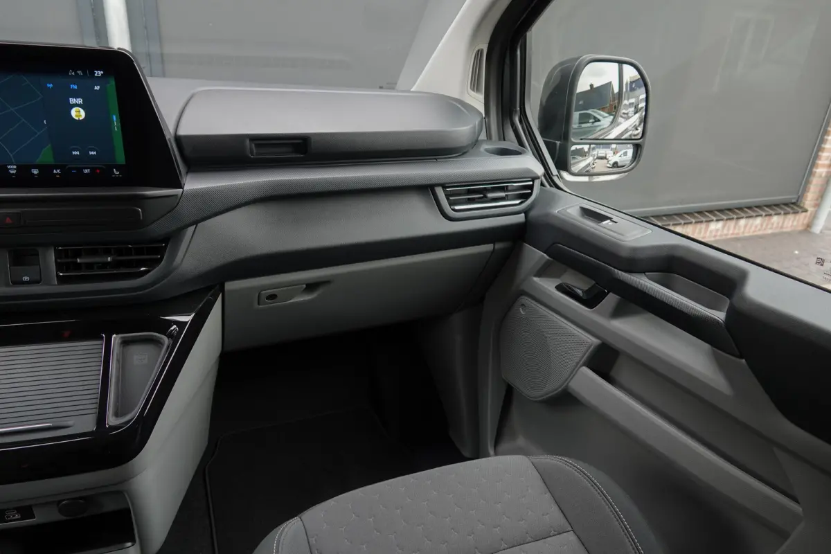 L2H1 Dubbel Cabine 2.5PHEV 233Pk Aut. | Limited | Plug In Hybrid | 360° Camera | 2x Schuifdeur | Spoilerpack | 19'' | Magnetic Grey