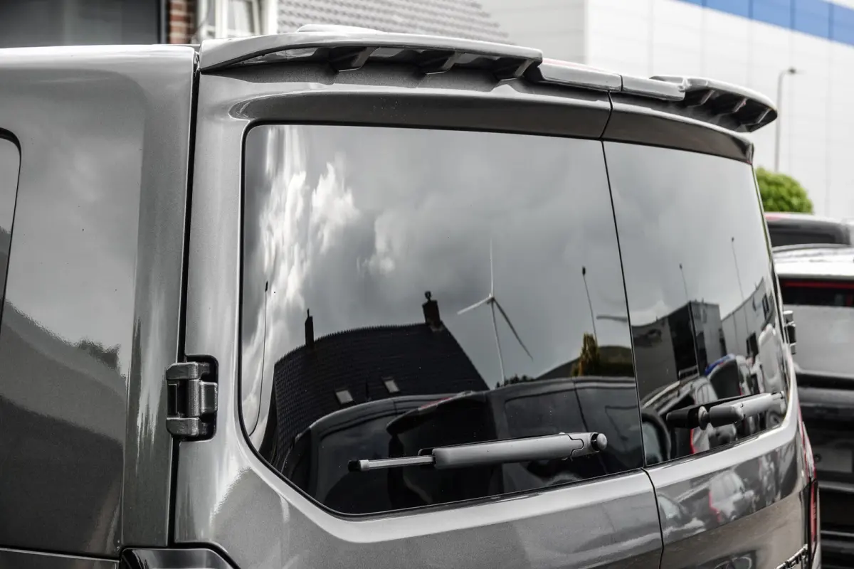 L2H1 Dubbel Cabine 2.5PHEV 233Pk Aut. | Limited | Plug In Hybrid | 360° Camera | 2x Schuifdeur | Spoilerpack | 19'' | Magnetic Grey