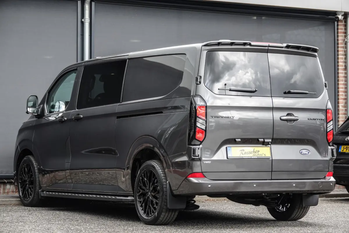 L2H1 Dubbel Cabine 2.5PHEV 233Pk Aut. | Limited | Plug In Hybrid | 360° Camera | 2x Schuifdeur | Spoilerpack | 19'' | Magnetic Grey