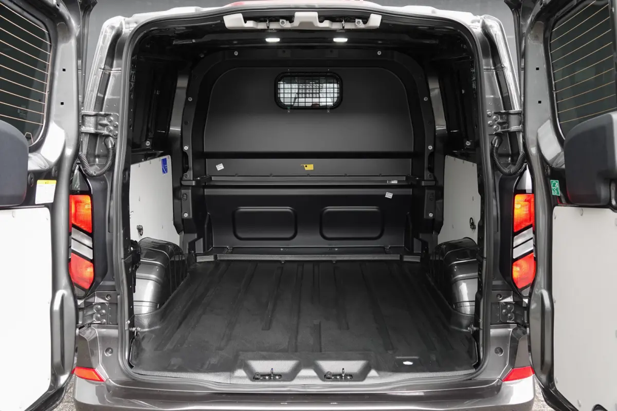 L2H1 Dubbel Cabine 2.5PHEV 233Pk Aut. | Limited | Plug In Hybrid | 360° Camera | 2x Schuifdeur | Spoilerpack | 19'' | Magnetic Grey