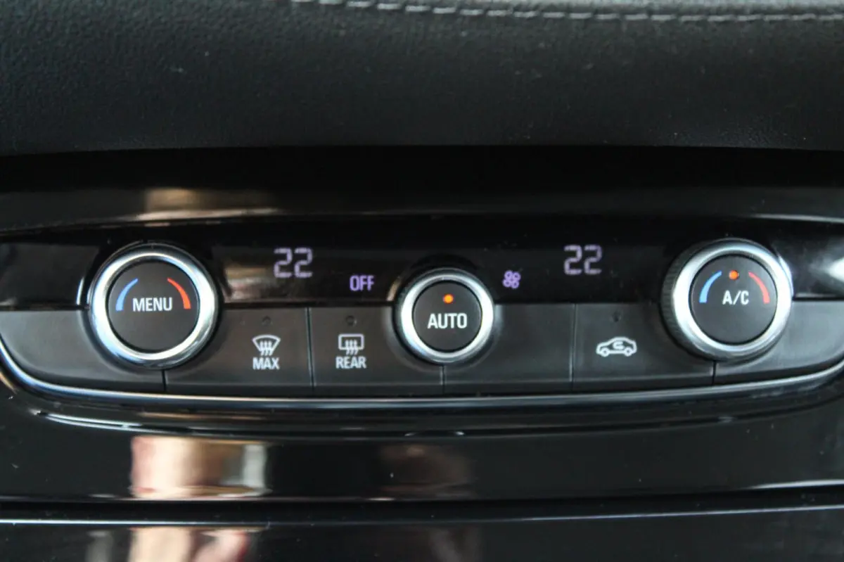 1.2 Turbo Elegance 130PK Automaat | Parkeercamera | Apple/Android Carplay | Trekhaak | Climate Control
