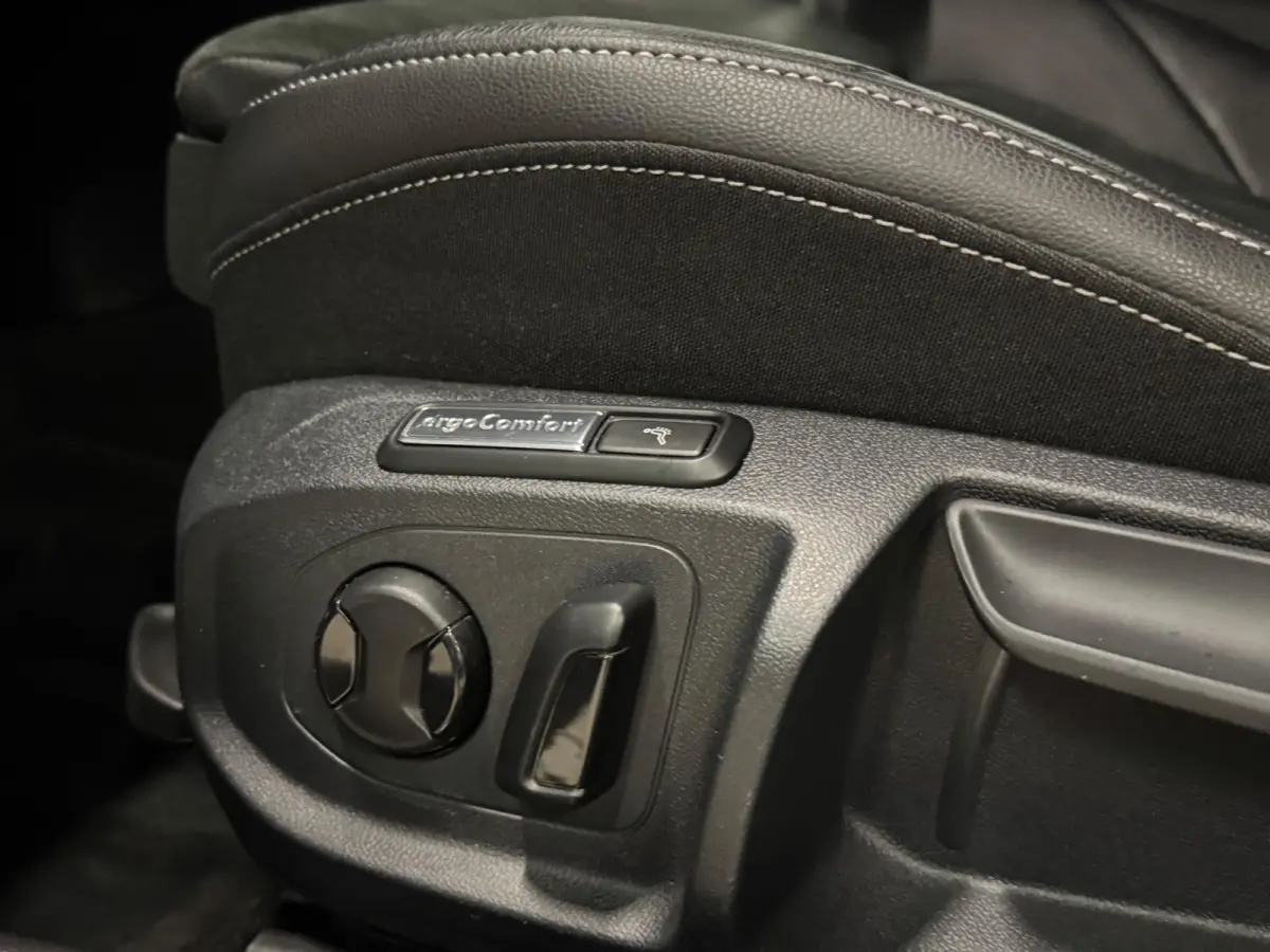 1.4 TSI eHybrid R-Line | PANO | TREKHAAK | HUD | 360 CAMERA | STOELMASSAGE