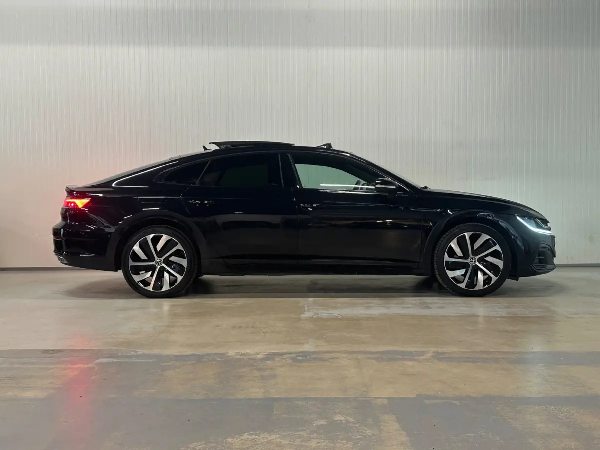 1.4 TSI eHybrid R-Line | PANO | TREKHAAK | HUD | 360 CAMERA | STOELMASSAGE