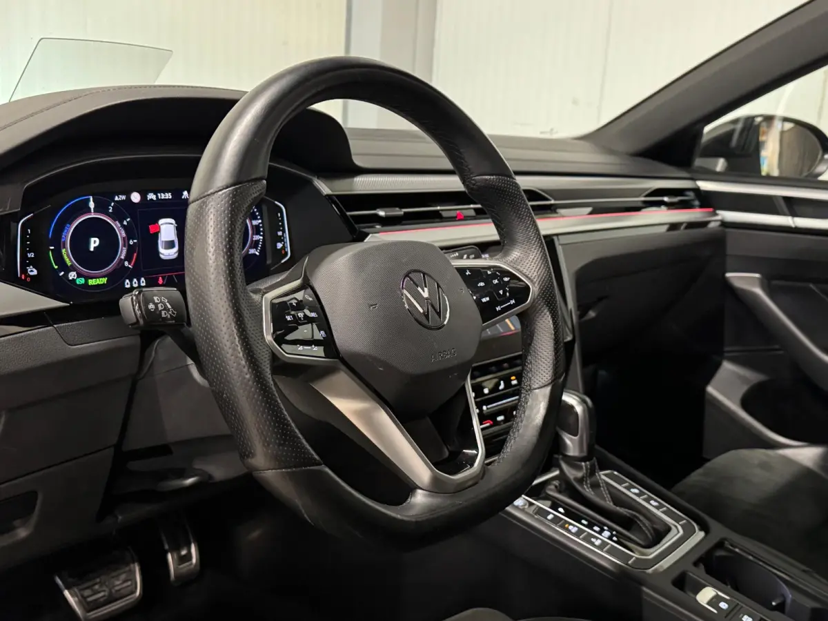 1.4 TSI eHybrid R-Line | PANO | TREKHAAK | HUD | 360 CAMERA | STOELMASSAGE