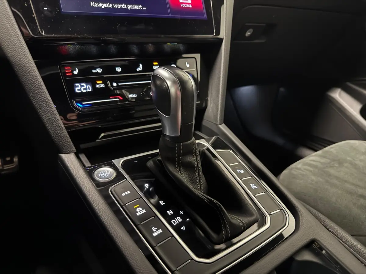 1.4 TSI eHybrid R-Line | PANO | TREKHAAK | HUD | 360 CAMERA | STOELMASSAGE