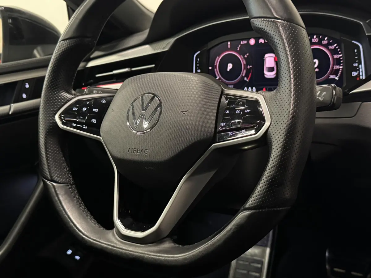 1.4 TSI eHybrid R-Line | PANO | TREKHAAK | HUD | 360 CAMERA | STOELMASSAGE