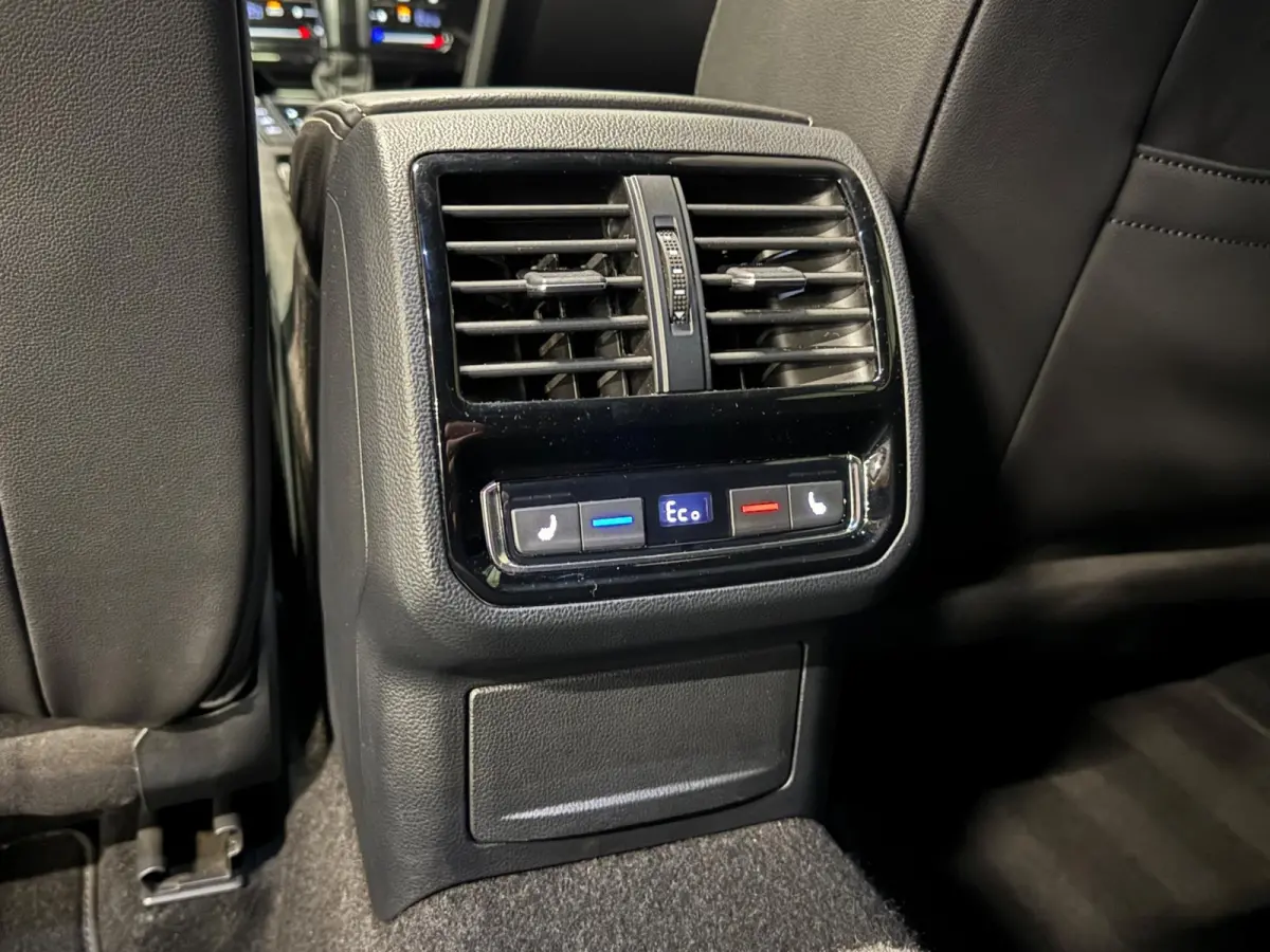 1.4 TSI eHybrid R-Line | PANO | TREKHAAK | HUD | 360 CAMERA | STOELMASSAGE