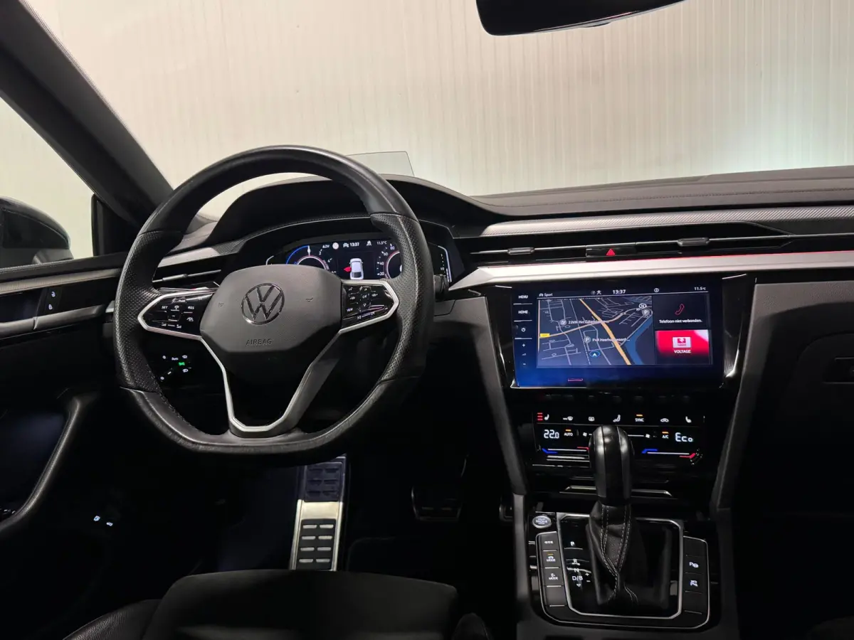 1.4 TSI eHybrid R-Line | PANO | TREKHAAK | HUD | 360 CAMERA | STOELMASSAGE
