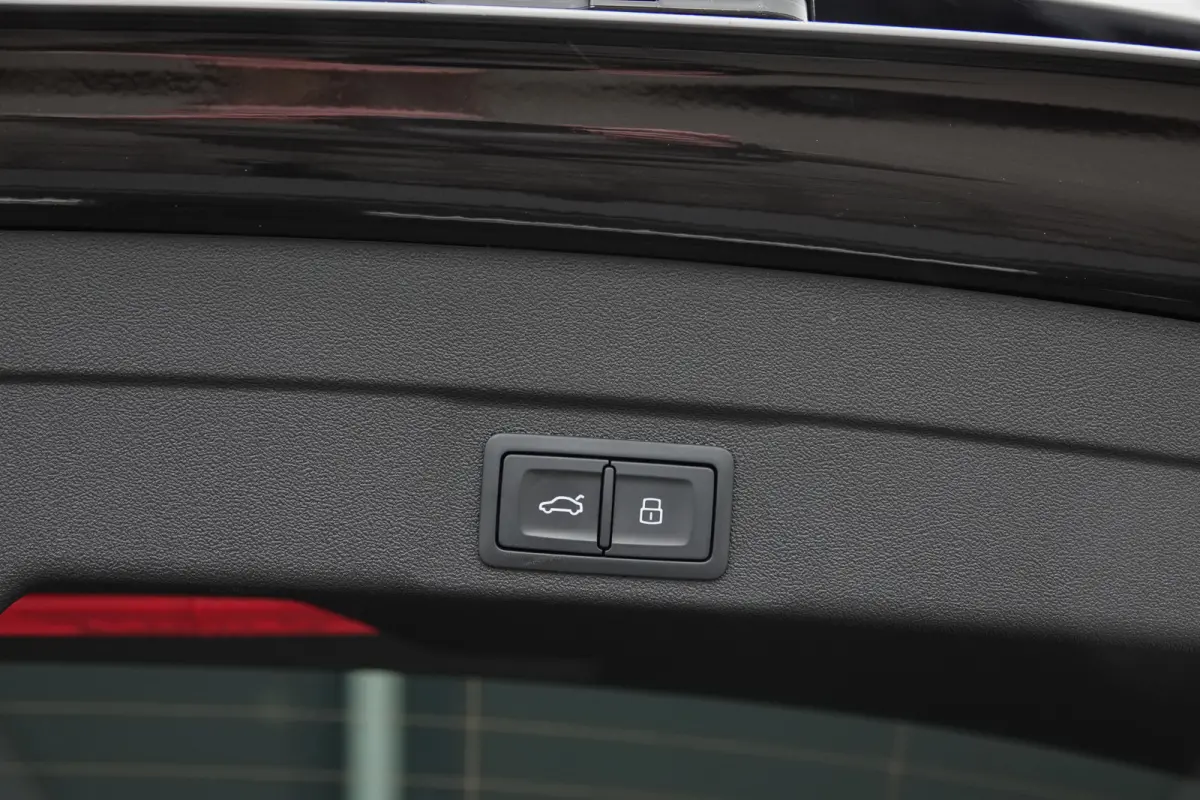 Edition One | e-hybrid 299Pk | Quattro | Plug-in Hybrid | MMI Bijrijdersdisplay | 360° Camera | AWD-Besturing | Madeira Brown | 21''