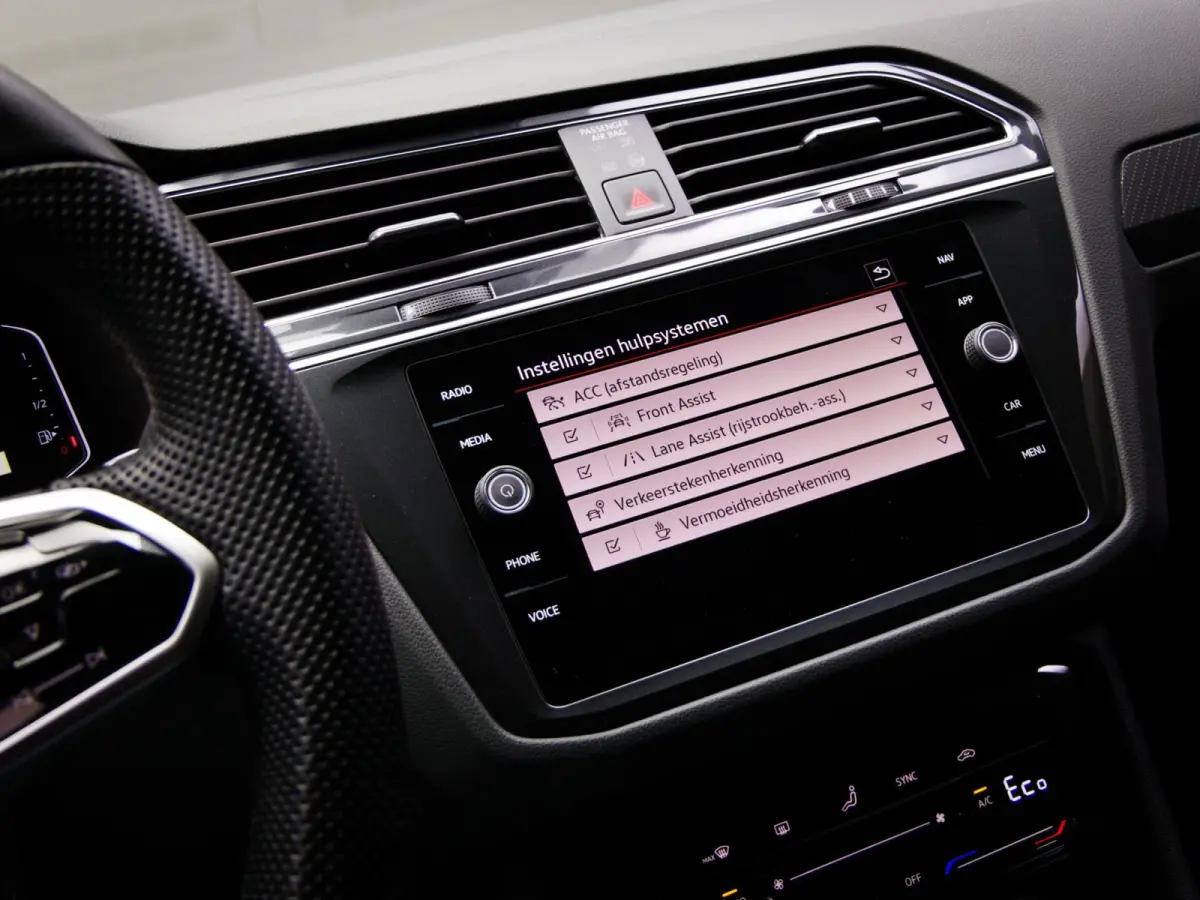 1.4 TSI eHybrid R-Line Business+ (IQ-LIGHT, SFEERVERLICHTING, PANORAMADAK, ADAPTIVE CRUISE, APPLE CARPLAY, PDC)