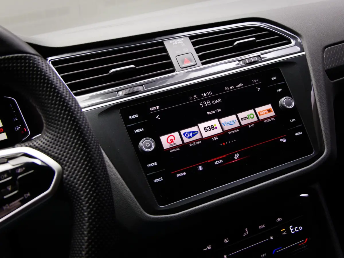 1.4 TSI eHybrid R-Line Business+ (IQ-LIGHT, SFEERVERLICHTING, PANORAMADAK, ADAPTIVE CRUISE, APPLE CARPLAY, PDC)
