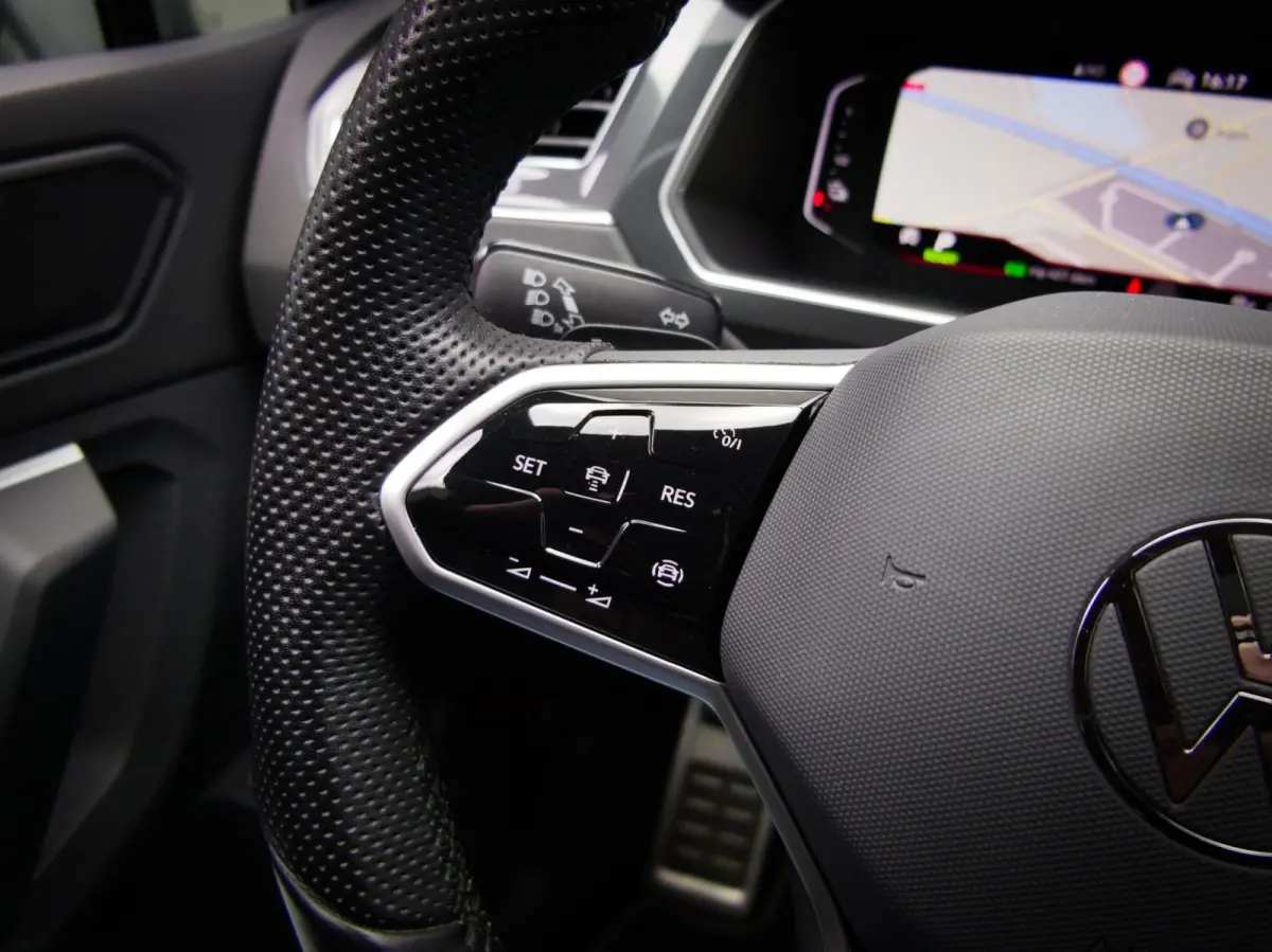 1.4 TSI eHybrid R-Line Business+ (IQ-LIGHT, SFEERVERLICHTING, PANORAMADAK, ADAPTIVE CRUISE, APPLE CARPLAY, PDC)