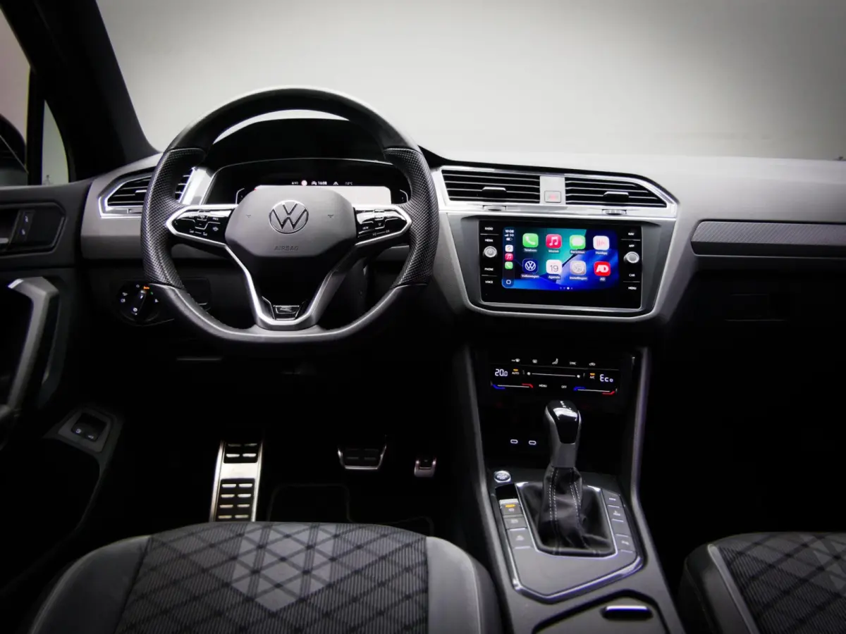 1.4 TSI eHybrid R-Line Business+ (IQ-LIGHT, SFEERVERLICHTING, PANORAMADAK, ADAPTIVE CRUISE, APPLE CARPLAY, PDC)