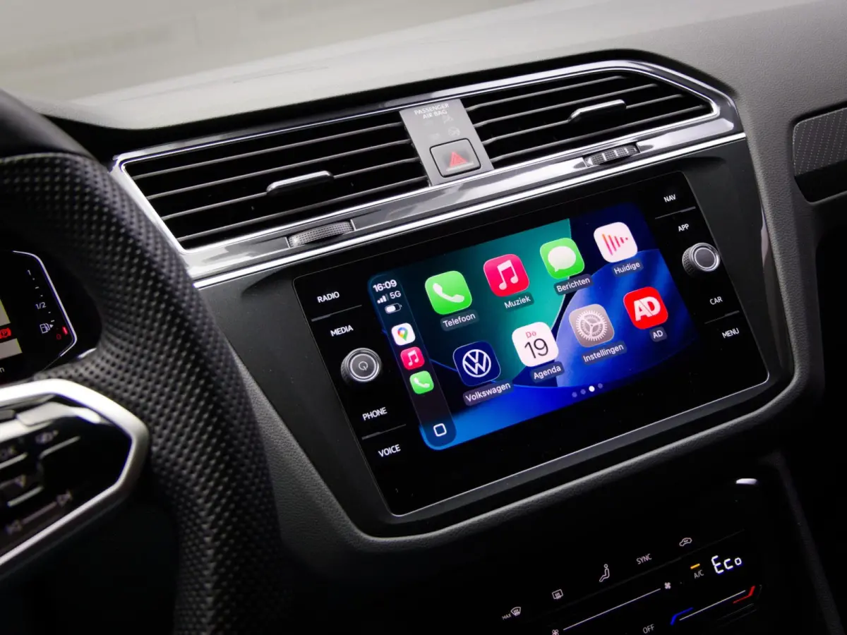 1.4 TSI eHybrid R-Line Business+ (IQ-LIGHT, SFEERVERLICHTING, PANORAMADAK, ADAPTIVE CRUISE, APPLE CARPLAY, PDC)