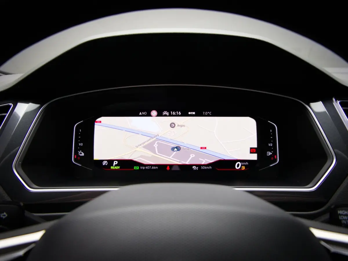 1.4 TSI eHybrid R-Line Business+ (IQ-LIGHT, SFEERVERLICHTING, PANORAMADAK, ADAPTIVE CRUISE, APPLE CARPLAY, PDC)
