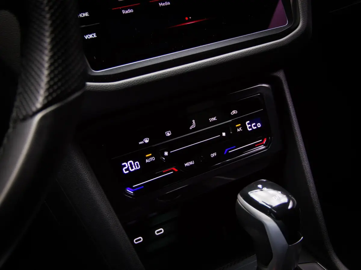 1.4 TSI eHybrid R-Line Business+ (IQ-LIGHT, SFEERVERLICHTING, PANORAMADAK, ADAPTIVE CRUISE, APPLE CARPLAY, PDC)