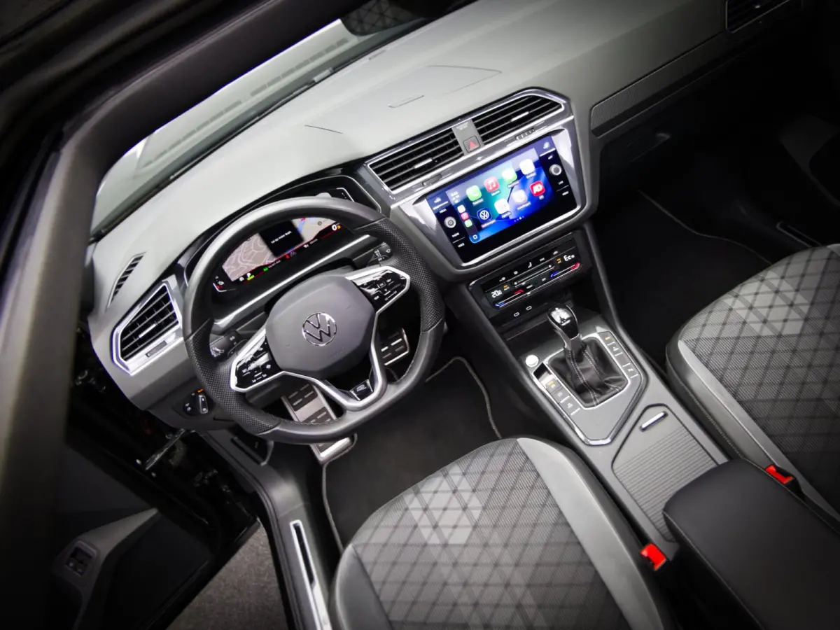 1.4 TSI eHybrid R-Line Business+ (IQ-LIGHT, SFEERVERLICHTING, PANORAMADAK, ADAPTIVE CRUISE, APPLE CARPLAY, PDC)