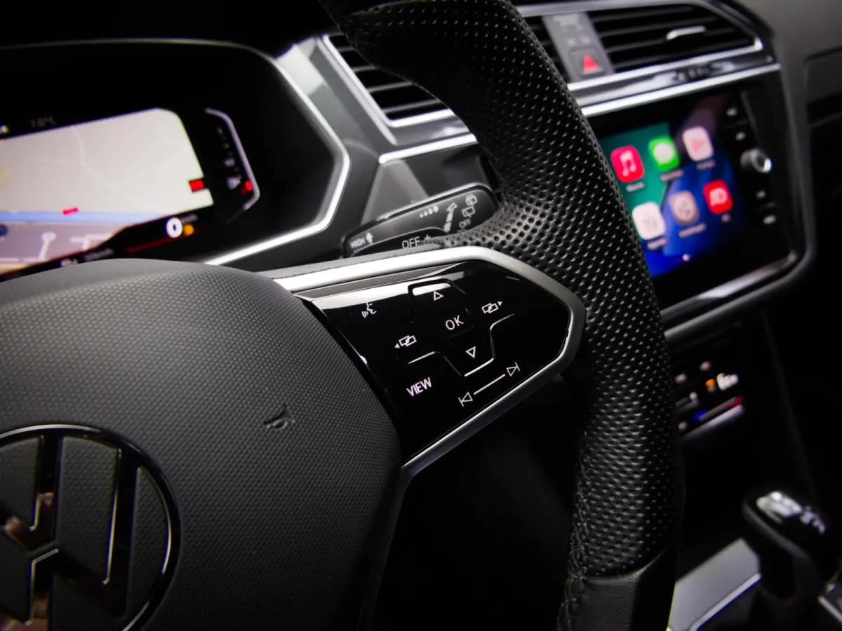1.4 TSI eHybrid R-Line Business+ (IQ-LIGHT, SFEERVERLICHTING, PANORAMADAK, ADAPTIVE CRUISE, APPLE CARPLAY, PDC)