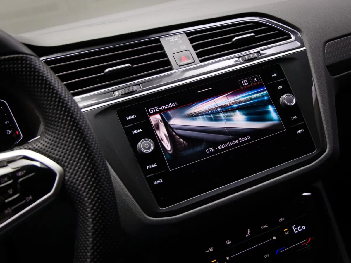 1.4 TSI eHybrid R-Line Business+ (IQ-LIGHT, SFEERVERLICHTING, PANORAMADAK, ADAPTIVE CRUISE, APPLE CARPLAY, PDC)