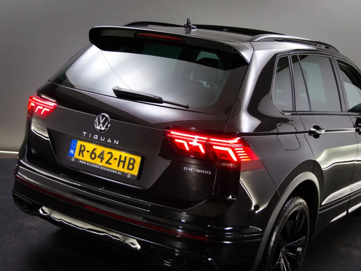 1.4 TSI eHybrid R-Line Business+ (IQ-LIGHT, SFEERVERLICHTING, PANORAMADAK, ADAPTIVE CRUISE, APPLE CARPLAY, PDC)