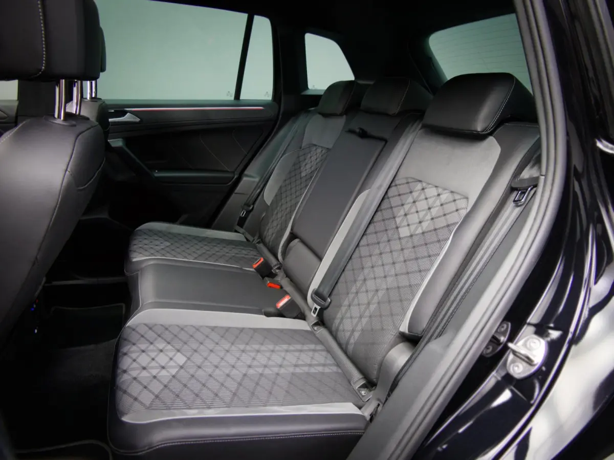 1.4 TSI eHybrid R-Line Business+ (IQ-LIGHT, SFEERVERLICHTING, PANORAMADAK, ADAPTIVE CRUISE, APPLE CARPLAY, PDC)