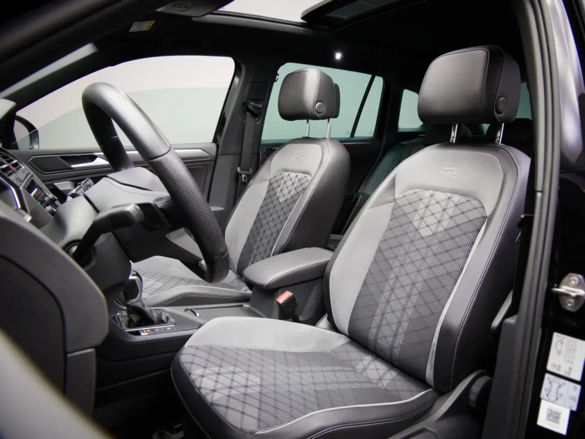 1.4 TSI eHybrid R-Line Business+ (IQ-LIGHT, SFEERVERLICHTING, PANORAMADAK, ADAPTIVE CRUISE, APPLE CARPLAY, PDC)