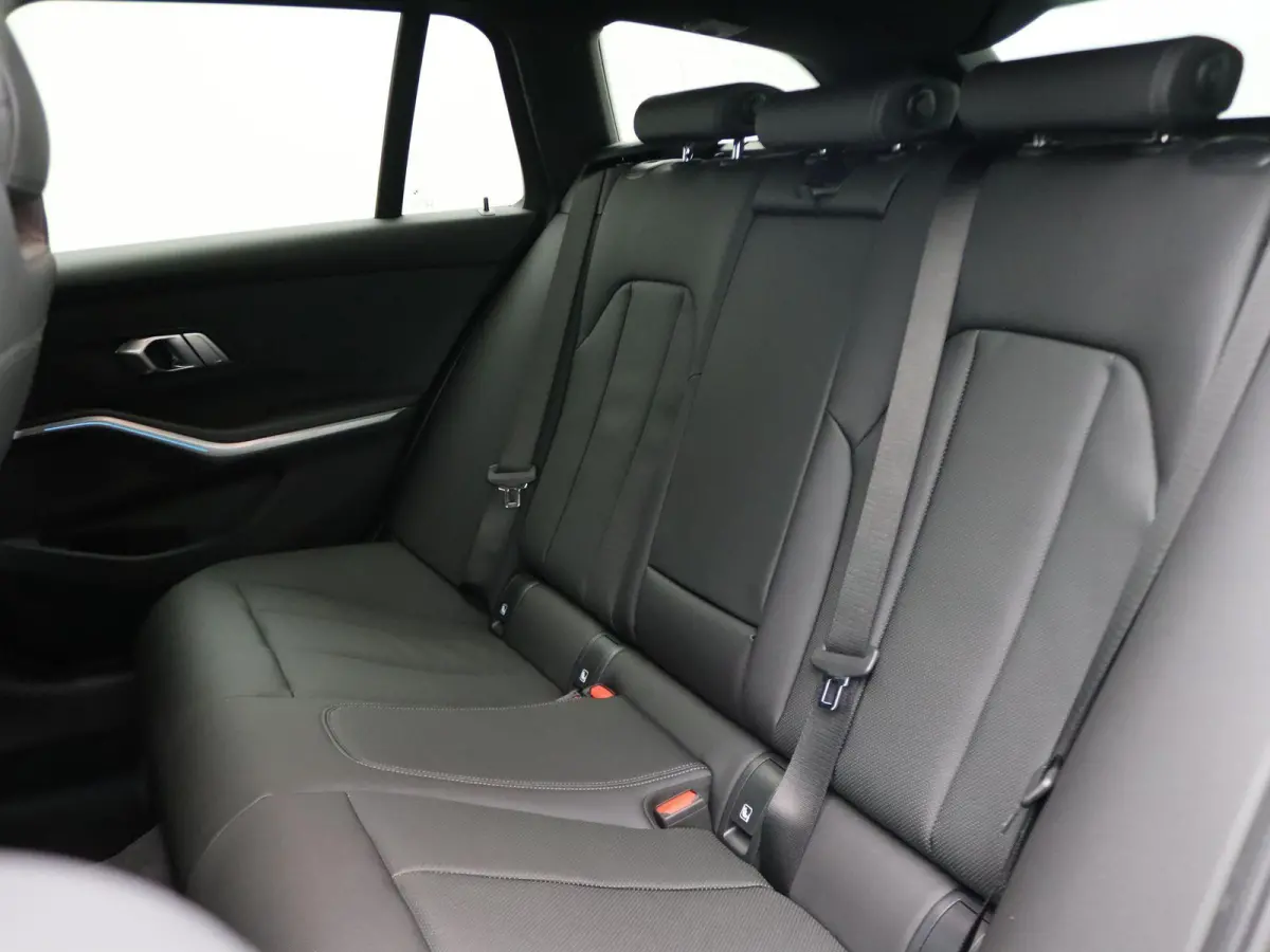 330e M Sportpakket | SoH 100% | Comfort Pack | 	Stuurwielrand Verwarmd | Comfort Access | Trekhaak | DAB | HiFi | 19''