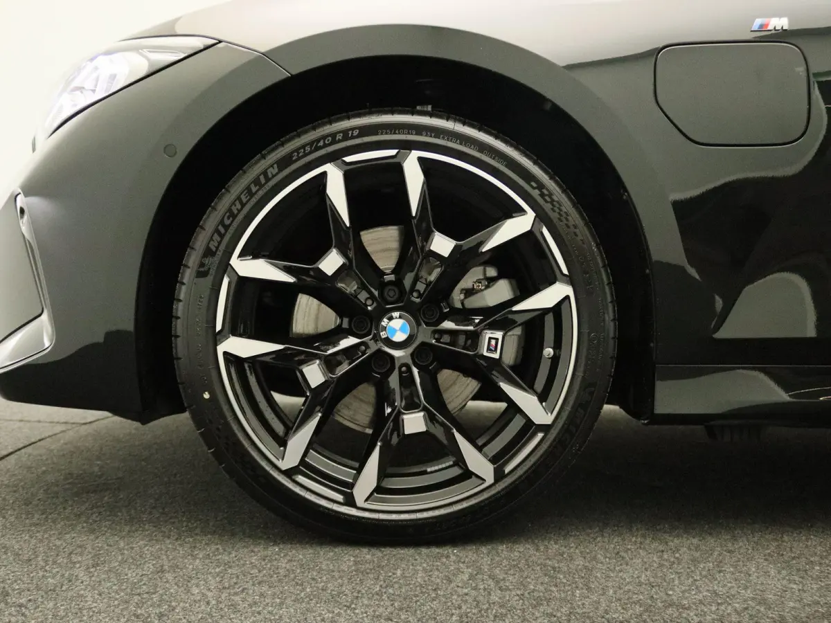 330e M Sportpakket | SoH 100% | Comfort Pack | 	Stuurwielrand Verwarmd | Comfort Access | Trekhaak | DAB | HiFi | 19''
