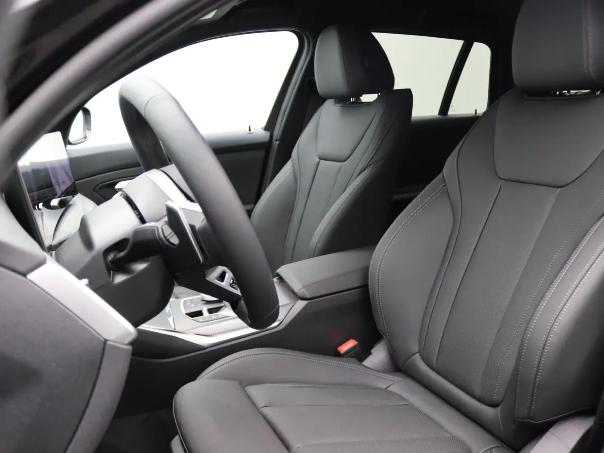330e M Sportpakket | SoH 100% | Comfort Pack | 	Stuurwielrand Verwarmd | Comfort Access | Trekhaak | DAB | HiFi | 19''