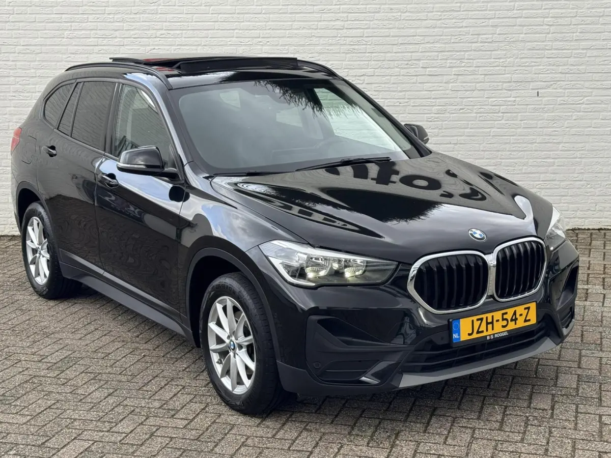 SDrive 1.8i High Executive Head Up display Climate Cruise Pano Leer Navi PDC voor en achter
