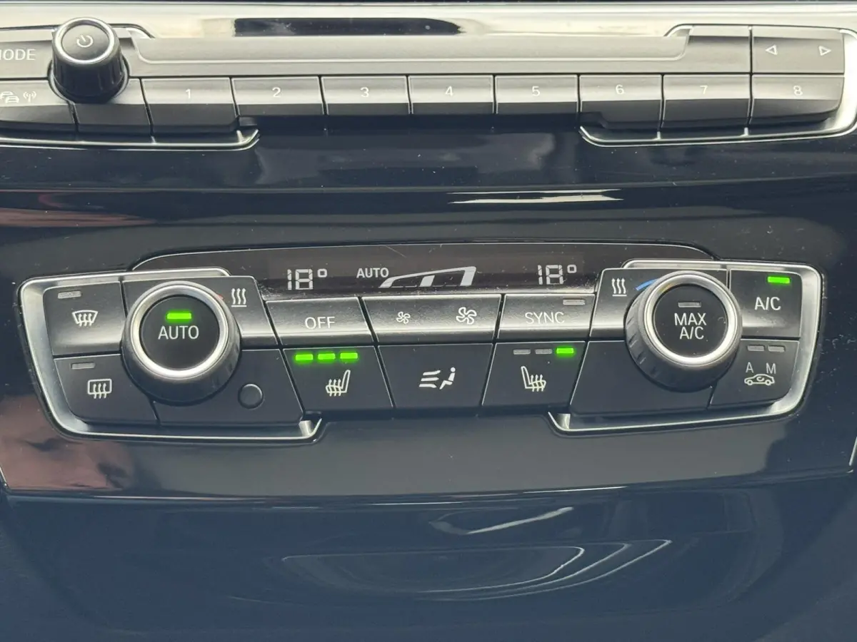 SDrive 1.8i High Executive Head Up display Climate Cruise Pano Leer Navi PDC voor en achter