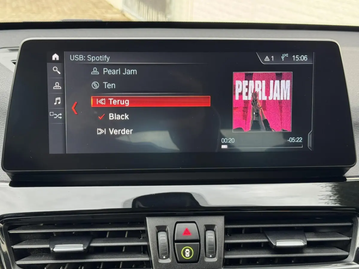SDrive 1.8i High Executive Head Up display Climate Cruise Pano Leer Navi PDC voor en achter