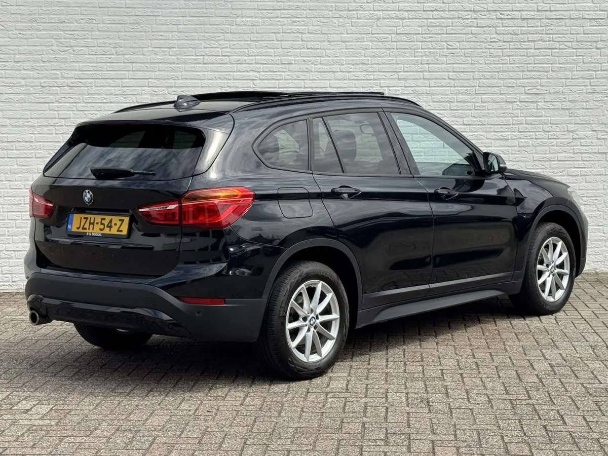 SDrive 1.8i High Executive Head Up display Climate Cruise Pano Leer Navi PDC voor en achter
