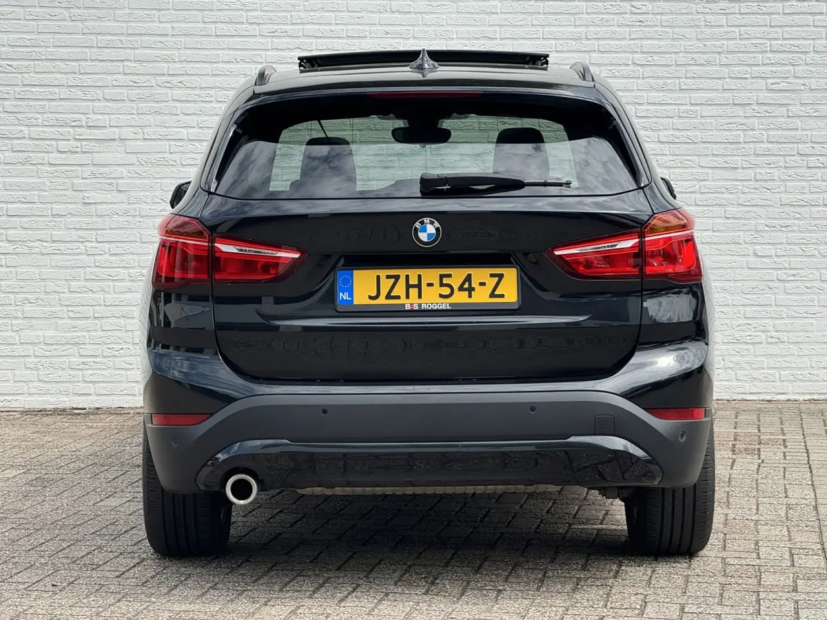 SDrive 1.8i High Executive Head Up display Climate Cruise Pano Leer Navi PDC voor en achter