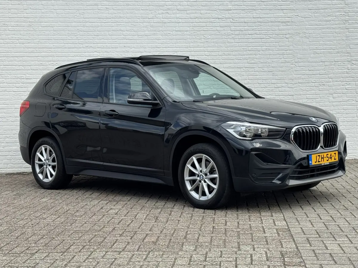 SDrive 1.8i High Executive Head Up display Climate Cruise Pano Leer Navi PDC voor en achter