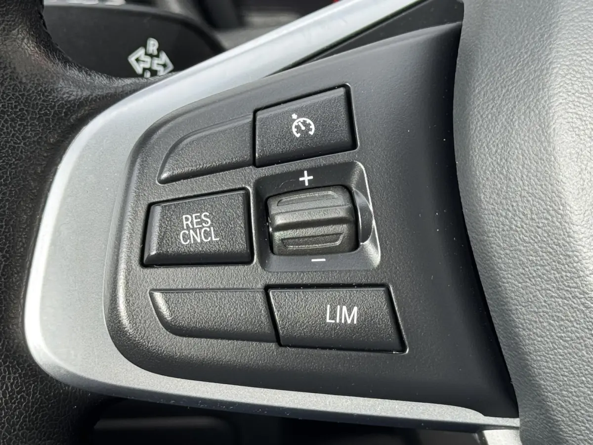 SDrive 1.8i High Executive Head Up display Climate Cruise Pano Leer Navi PDC voor en achter