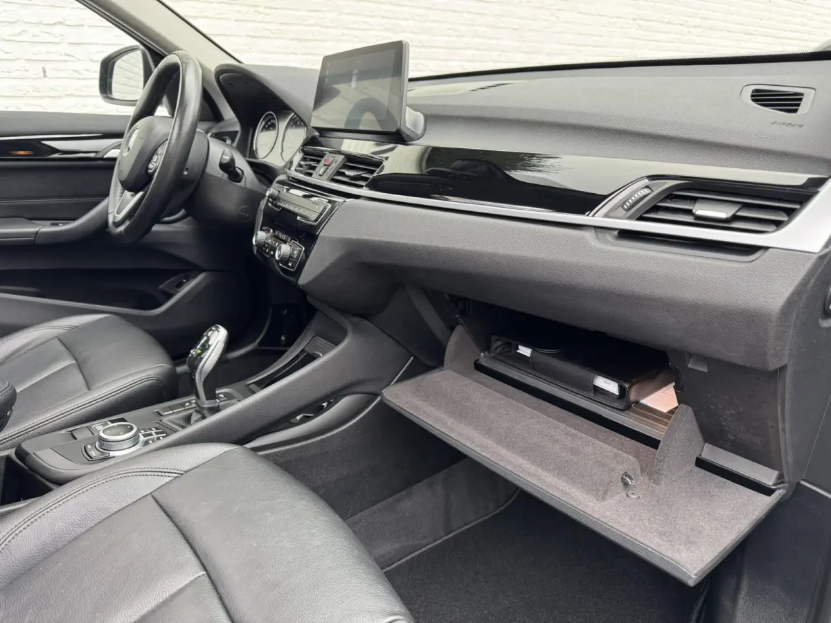 SDrive 1.8i High Executive Head Up display Climate Cruise Pano Leer Navi PDC voor en achter