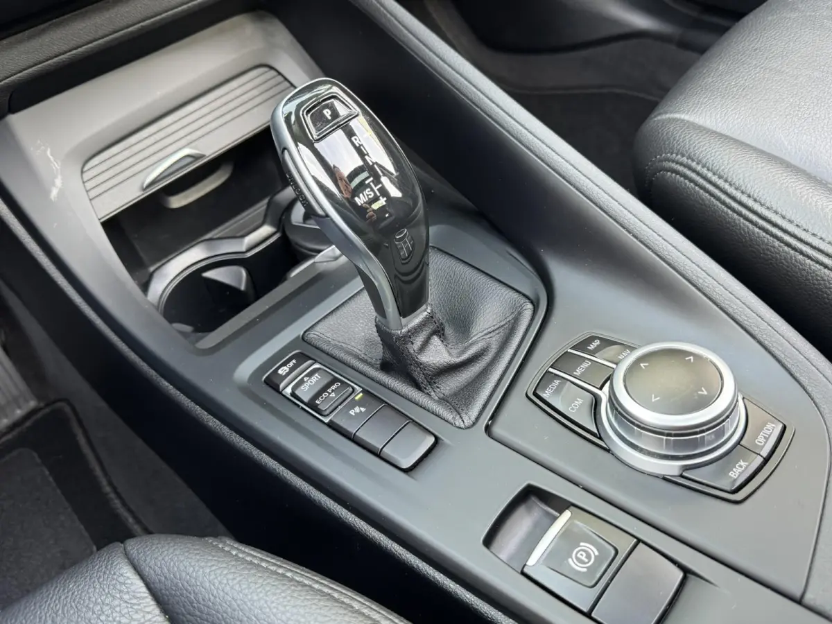 SDrive 1.8i High Executive Head Up display Climate Cruise Pano Leer Navi PDC voor en achter