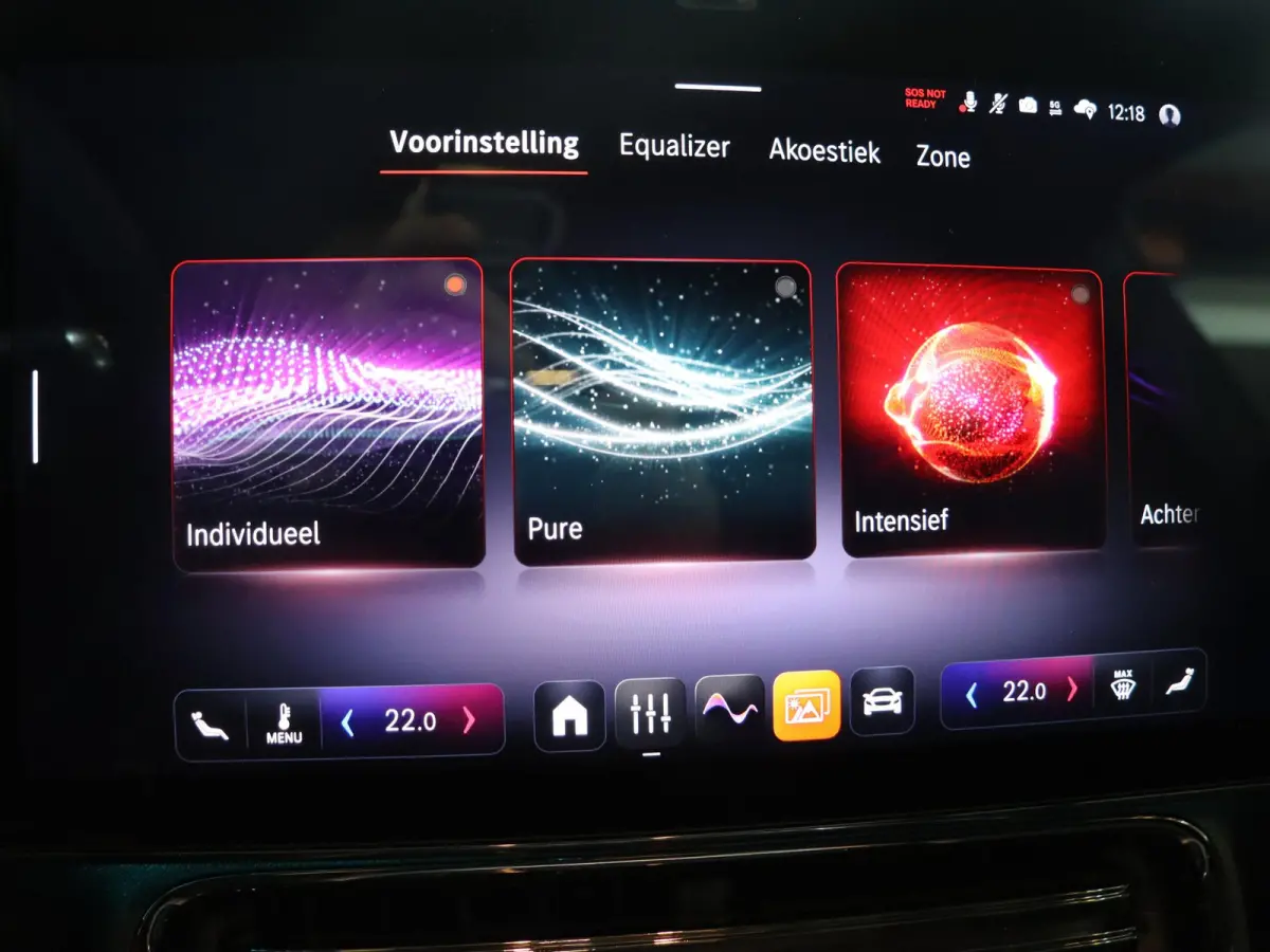 250+ Launch Edition 85.5 kWh | Night | Panoramadak | Stoelverwarming | DISTRONIC | Achteruitrijcamera | Dodehoekassistent |