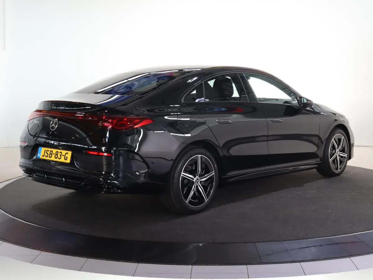 250+ Launch Edition 85.5 kWh | Night | Panoramadak | Stoelverwarming | DISTRONIC | Achteruitrijcamera | Dodehoekassistent |