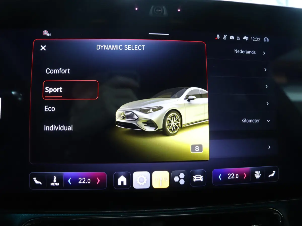 250+ Launch Edition 85.5 kWh | Night | Panoramadak | Stoelverwarming | DISTRONIC | Achteruitrijcamera | Dodehoekassistent |