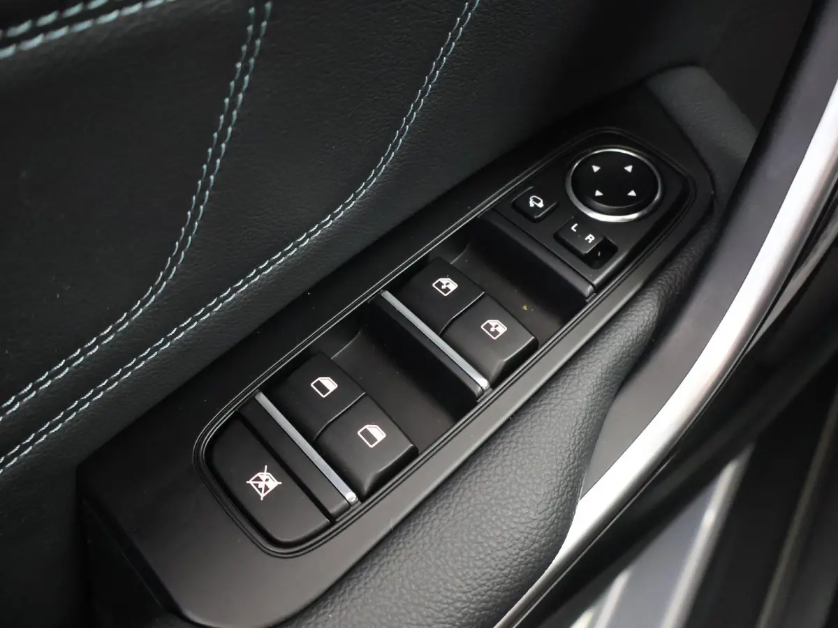 1.0 T-GDi Design Edition | Trekhaak | JBL | Stoelverwarming | Parkeersensoren | LED Koplampen | Dodehoekassistentie  | Adaptieve cruise control | Stuurwiel verwarmd |