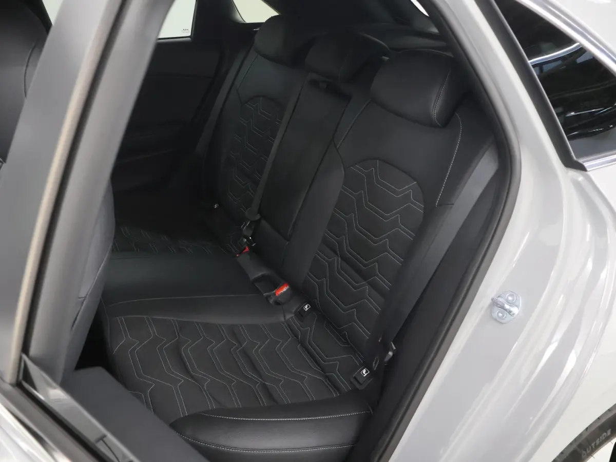 1.0 T-GDi Design Edition | Trekhaak | JBL | Stoelverwarming | Parkeersensoren | LED Koplampen | Dodehoekassistentie  | Adaptieve cruise control | Stuurwiel verwarmd |