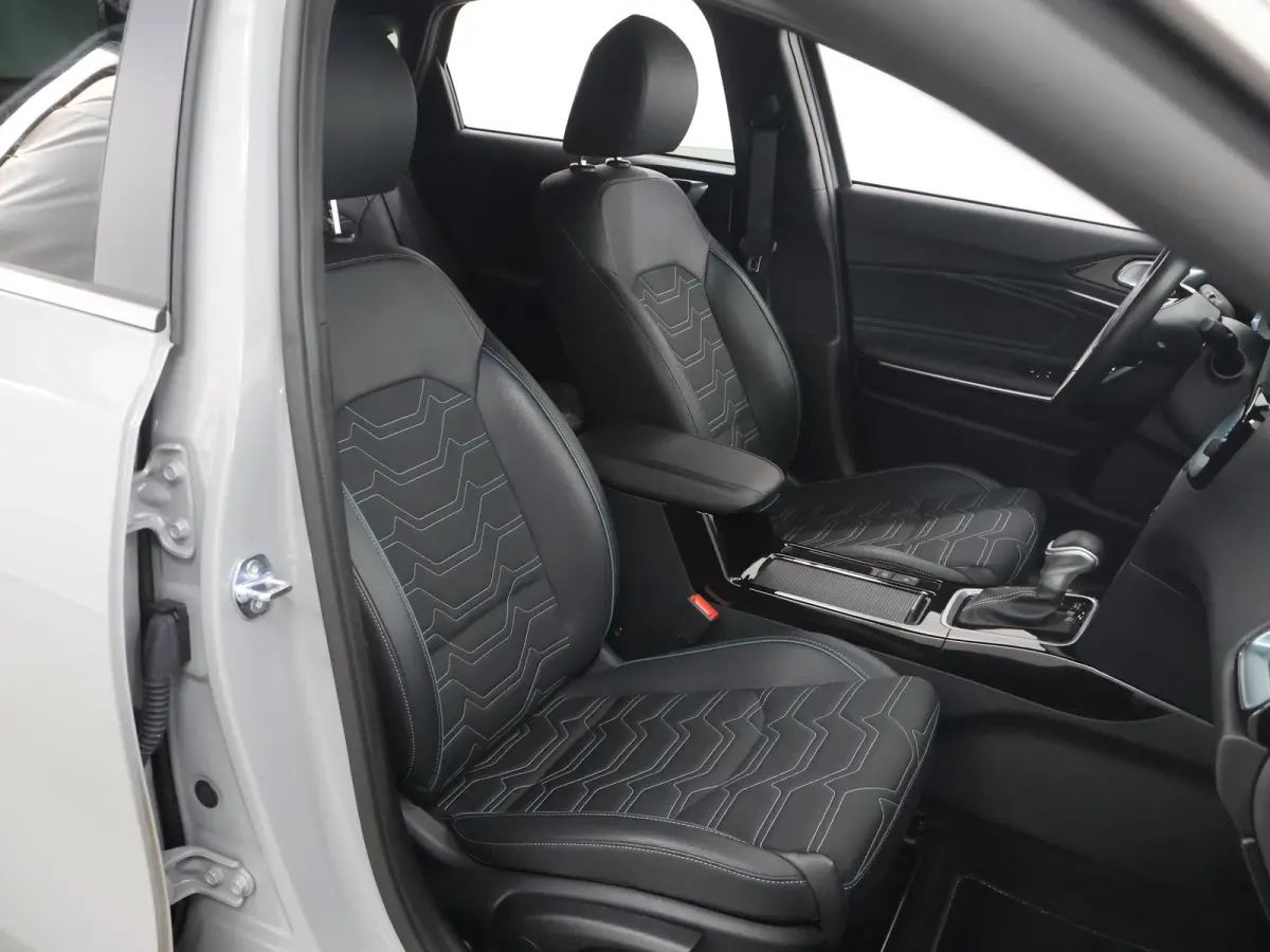 1.0 T-GDi Design Edition | Trekhaak | JBL | Stoelverwarming | Parkeersensoren | LED Koplampen | Dodehoekassistentie  | Adaptieve cruise control | Stuurwiel verwarmd |