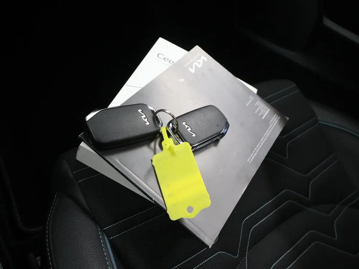 1.0 T-GDi Design Edition | Trekhaak | JBL | Stoelverwarming | Parkeersensoren | LED Koplampen | Dodehoekassistentie  | Adaptieve cruise control | Stuurwiel verwarmd |